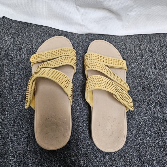 Vionic Alexis Podiatrist Designed Yellow Studded Adjustable Wedge Sandals Size 8 - Picture 3 of 5